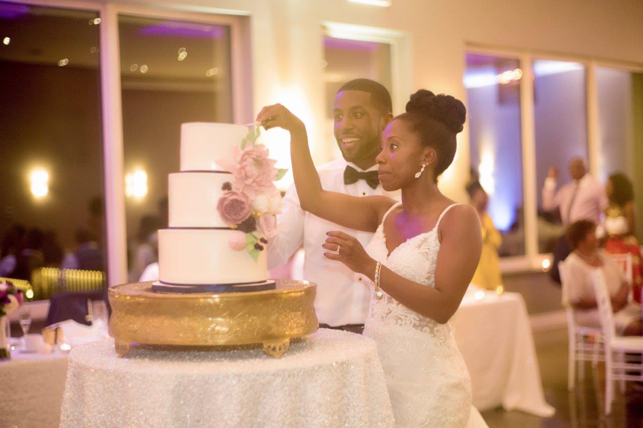 kathi robertson wedding le belvedere bride cutting cake, groom beside her